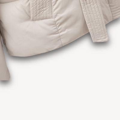 Damen Winterjacke mit Kapuze und Gürtel – Leicht und Warm, Wattiert