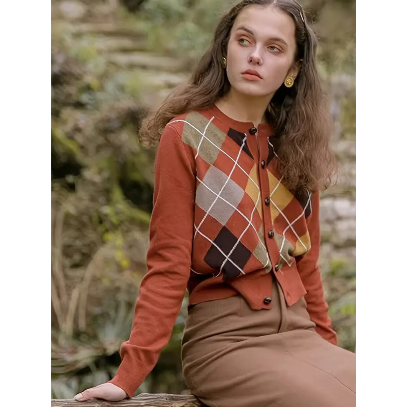 Rostfarbene Damen Strickjacke mit Rautenmuster