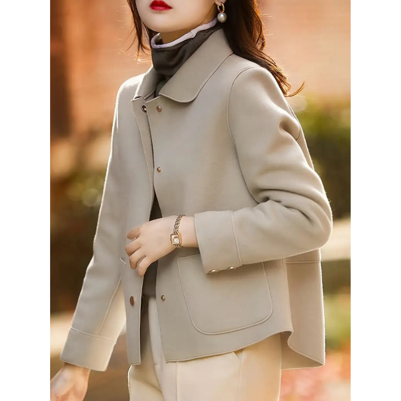 Paola – Damenblazer mit strukturiertem Design und goldenen Knöpfen