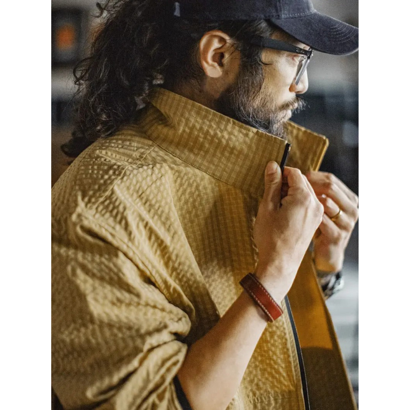 Herrenjacke mit Reißverschluss – Hoher Kragen und Karomuster