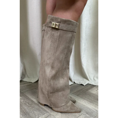 Elisara – Knielange Wildlederstiefel mit Unsichtbarem Keilabsatz