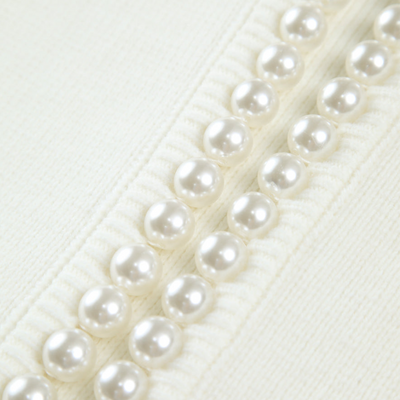 Elegante und zeitlose Damen Strickjacke mit Perlenakzenten