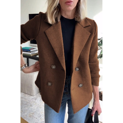 Zweischichtiger Blazer mit Strickärmeln