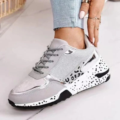 Frauen Chunky Sneakers – Schnürschuhe mit Dalmatiner-Muster Sohle