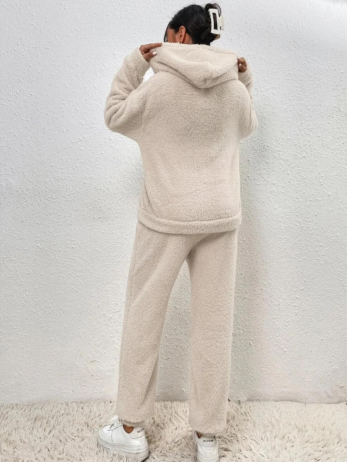 Frauen Fleece Set – Kuscheliger Hoodie und Hose für die Winterzeit
