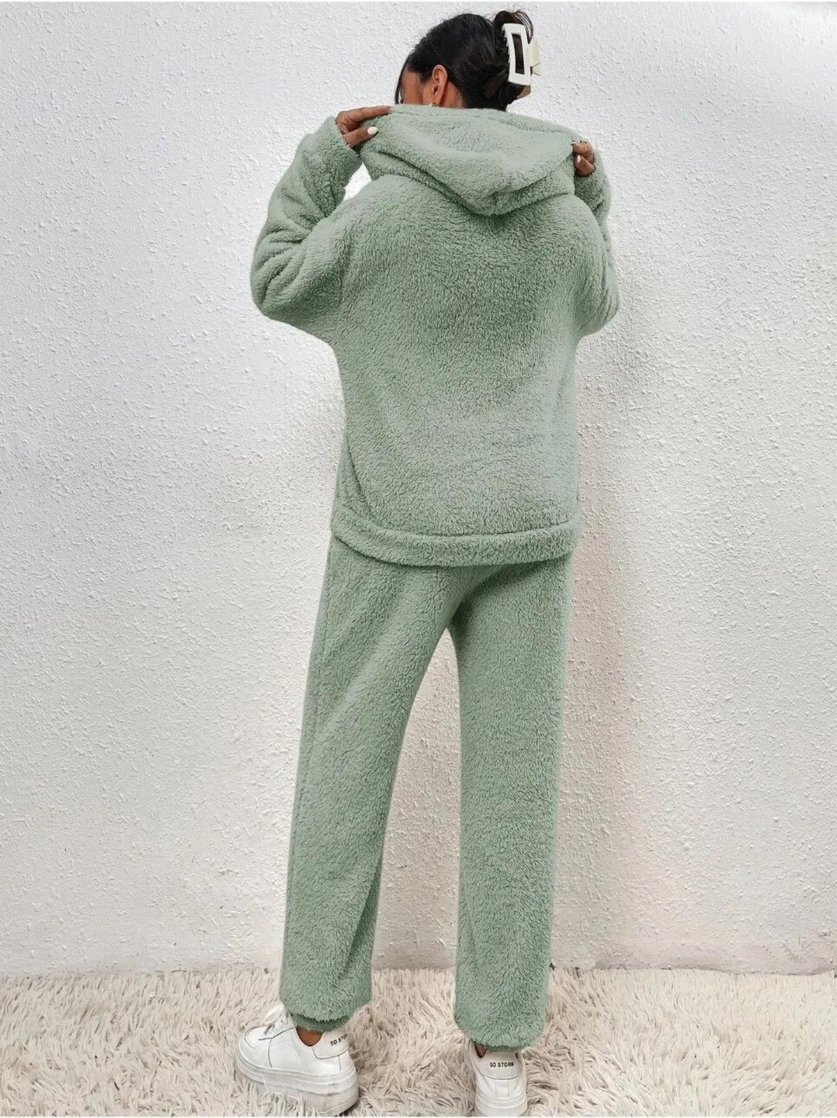 Frauen Fleece Set – Kuscheliger Hoodie und Hose für die Winterzeit