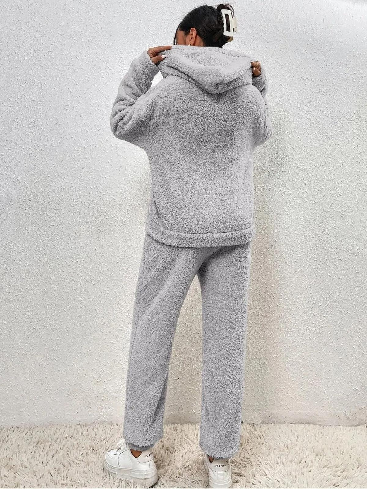 Frauen Fleece Set – Kuscheliger Hoodie und Hose für die Winterzeit